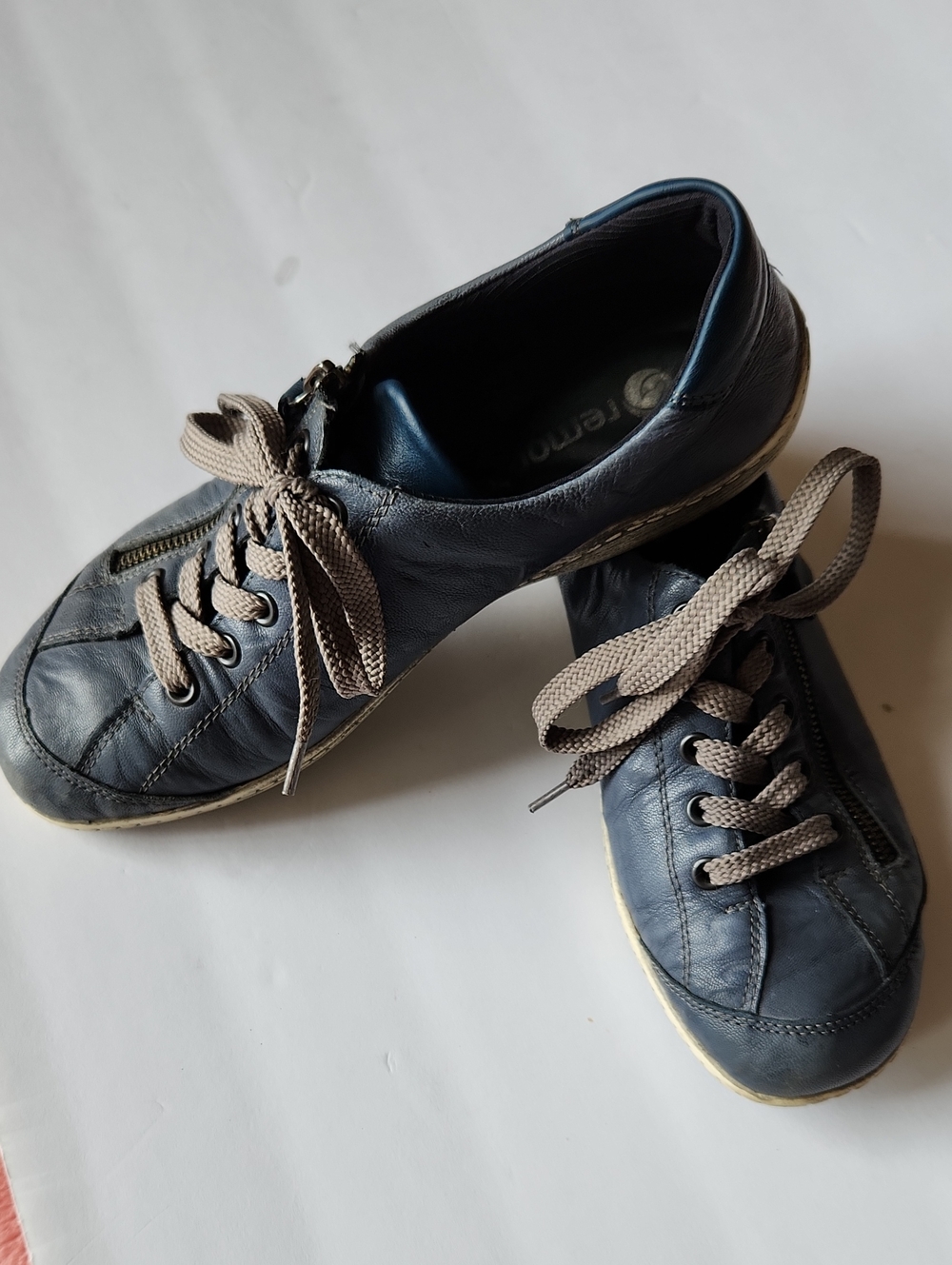 Remonte Navy Leather Lace-Up Sneakers with Beige Laces